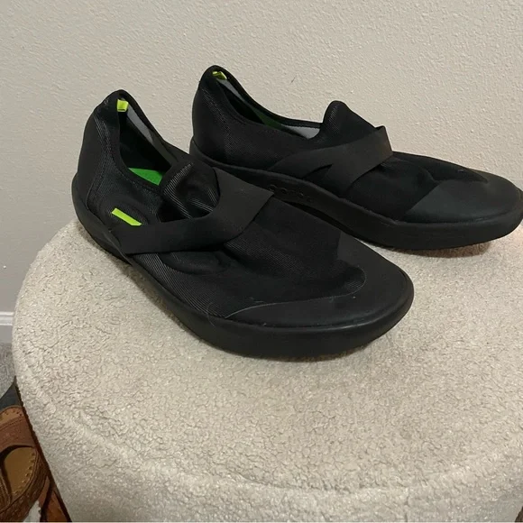 Oofos Oomg Fibre Low Black Recovery Mesh Slip On Shoes Men's Size 12.5
